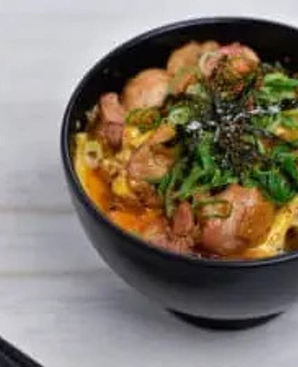 Classic Japanese Chicken and Egg Rice Bowl Oyakodon (親子丼)