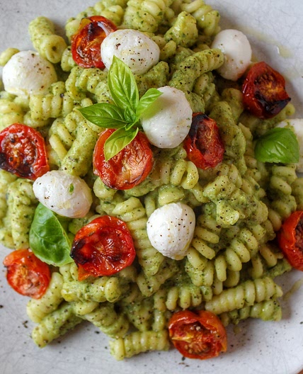 Fusilli with courgette pesto, roasted tomatoes and mozzarella.