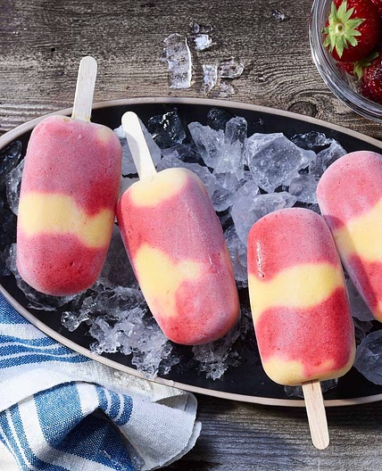 Erdbeer-Zitronen-Buttermilch-Eis am Stiel