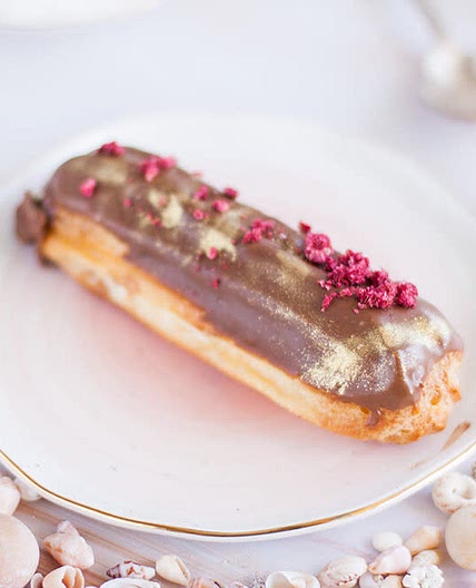 Perfect eclairs with mascarpone cream 