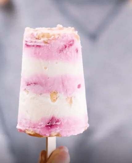 Strawberries and Cream Frozen Yogurt Pops