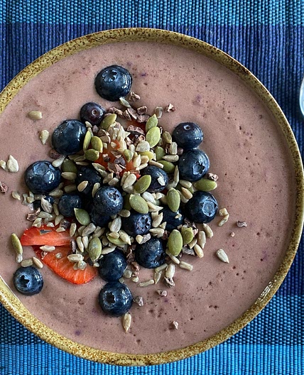 Berry Breakfast Shake Bowl