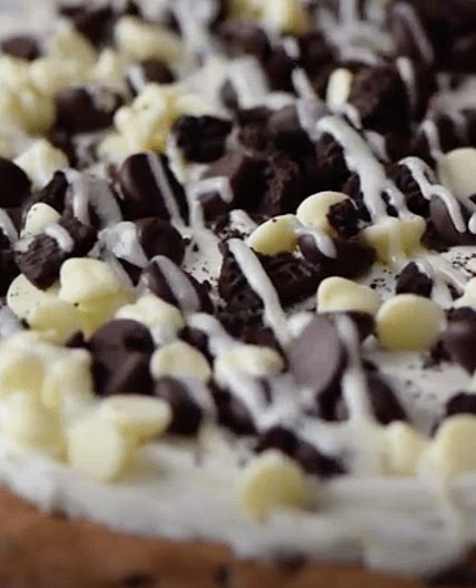 Cookies and Cream Pizza