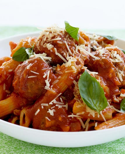 Meatballs in tomato and basil sauce
