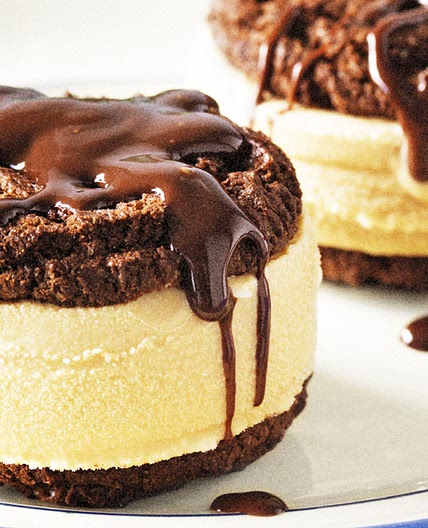 Easy dulce de leche ice-cream sandwiches