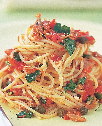 Spaghettini with tuna, capers & chilli