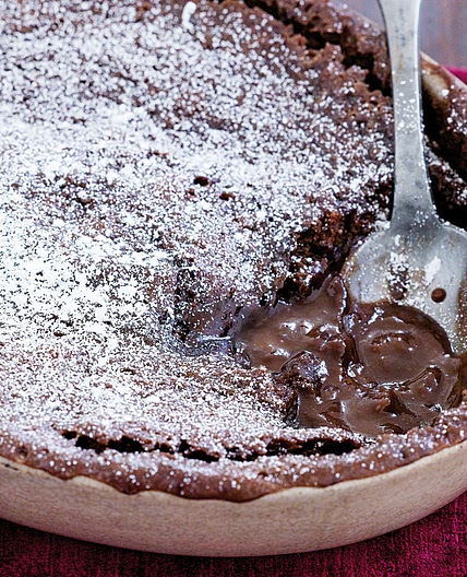 Microwave chocolate self-saucing pudding