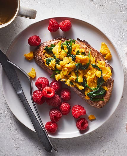 Spinach & Egg Scramble with Raspberries