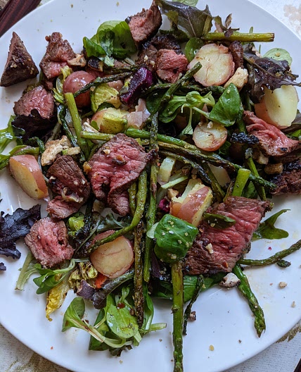 Gegrilde romaine aspergetips biefstuk met veggie snaps