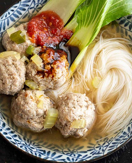 Bakso - Indonesian Meatball Soup (Best Street Food!)