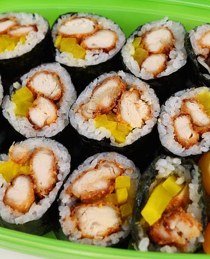 Chicken gimbap (Dakgogi-gimbap: 닭고기김밥)