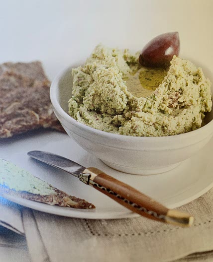 Raw vegan hummus 