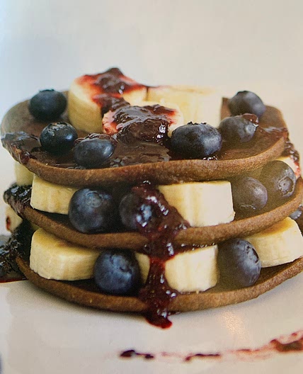 Raw vegan banana pancakes 