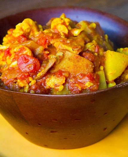 Cauliflower and Potato Curry (Aloo Gobi)