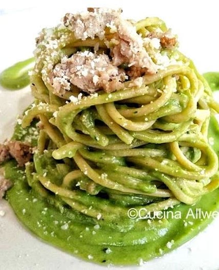 tonnarelli con crema di broccoli e salsiccia