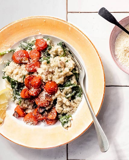 Snelle risotto met spinazie en cherrytomaten (advertorial)