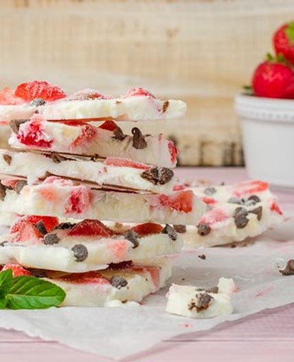 Christmas yoghurt bark