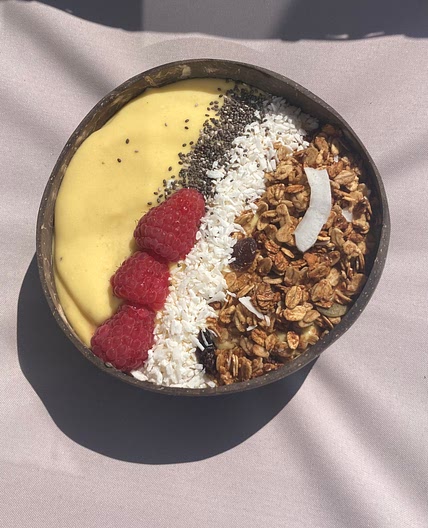 Mango Lassi Smoothie Bowl