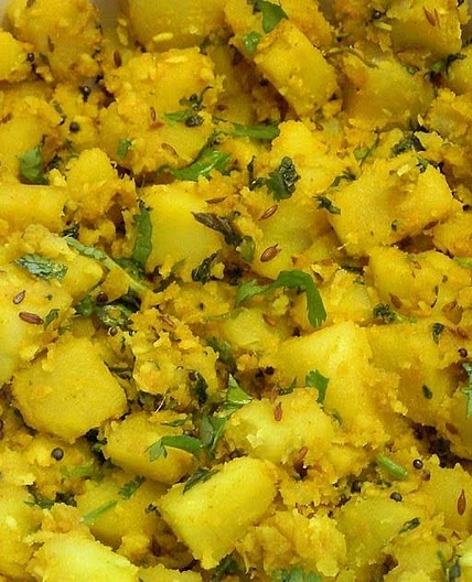 Lasaniya Bateta nu shak (garlic potato curry)