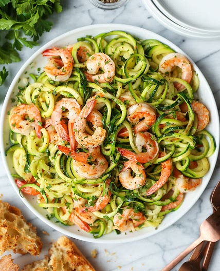 GARLIC BUTTER SHRIMP ZUCCHINI NOODLES