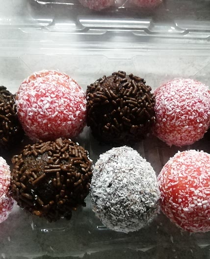 Mini baby cake Lamingtons