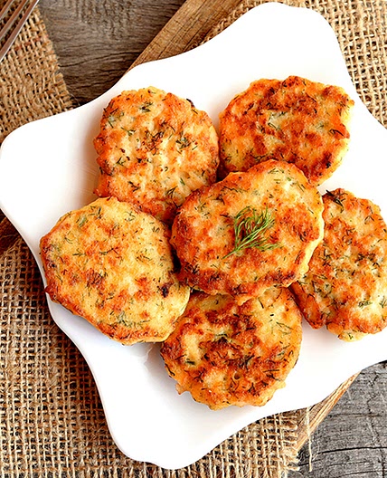 Tuna and thyme fishcakes with mashed potato or sweet potato wedges