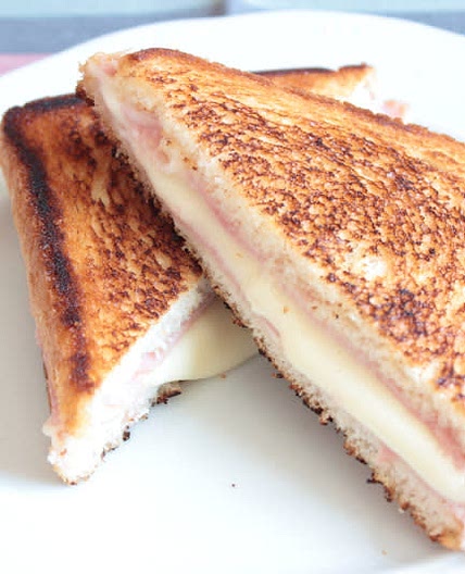 Sandwich de jamón y queso