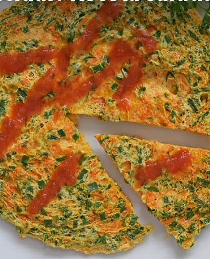 Tortilla rápida de hierbas frescas en microondas.