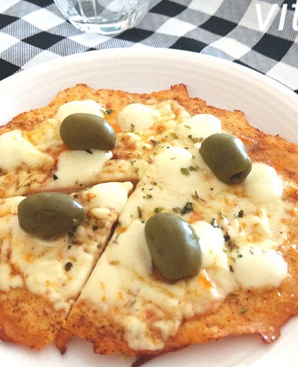 Pizza keto con base de pollo