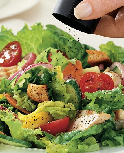 Tossed Green Salad with Chicken and Crushed Black Pepper