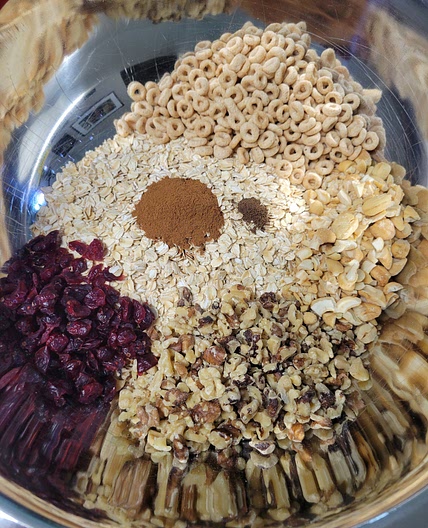 Banana Granola (walnut/cashew/craisin)