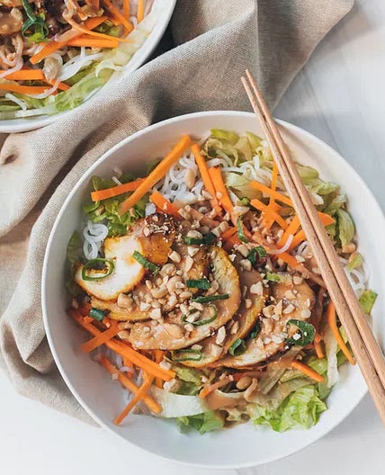 Low Carb Satay Chicken Noodle Salad