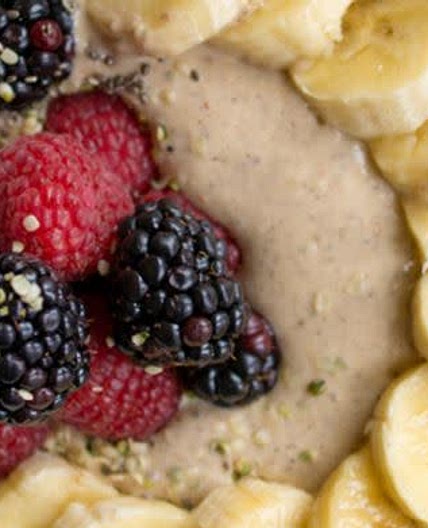 Oatmeal raisin cookie breakfast bowl