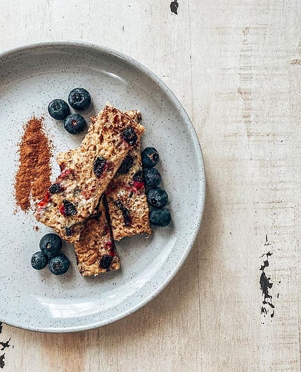 ☀️🥚🍞 BLUEBERRY &amp; CINNAMON EGGY BREAD 🍞🥚☀️ Arahia loved this! Such a quick and easy brekky ☀️ • 1 piece of bread (I use wholemeal) • 1 egg • Splash of milk (I use breast) • Chopped blueberries • Sprinkle of cinnamon (about a teaspoon) In a shallow b