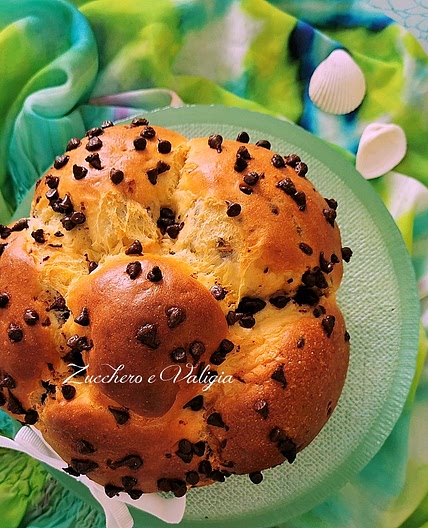 Brioche francese filante con gocce di cioccolato