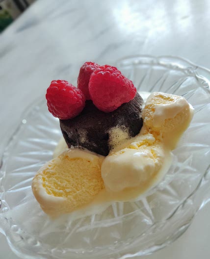 Coulant con helado POSTRE