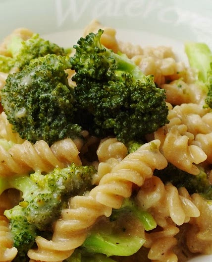 One Pot Cheesy Broccoli Pasta