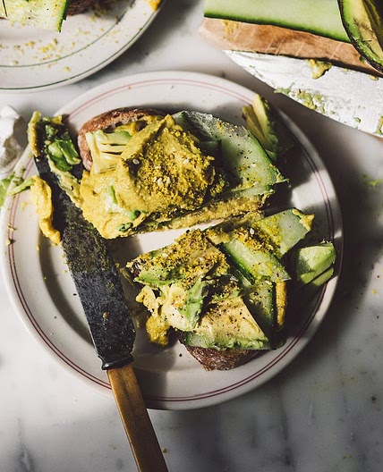 Turmeric split pea hummus