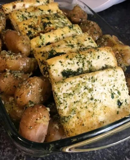 Tofu com batata a murro e bróculo