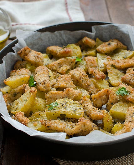 STRACCETTI DI POLLO E PATATE al forno
