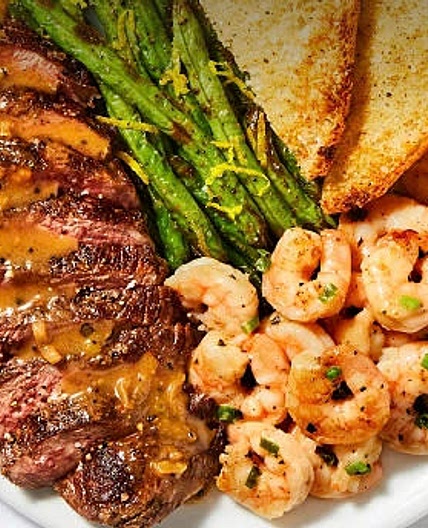 🇫🇷 Steak au Poivre & Garlic-Herb Shrimp with Lemony Green Beans