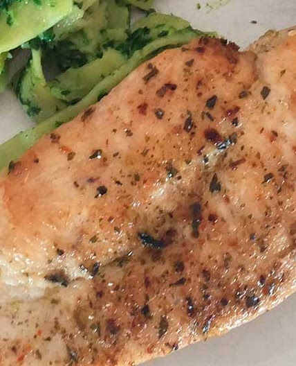 Pechugas de pollo asadas con patatas pobres