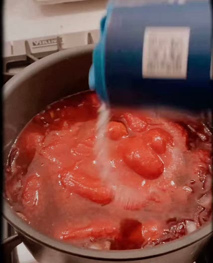 Chrissy Costanza’s tomato sauce