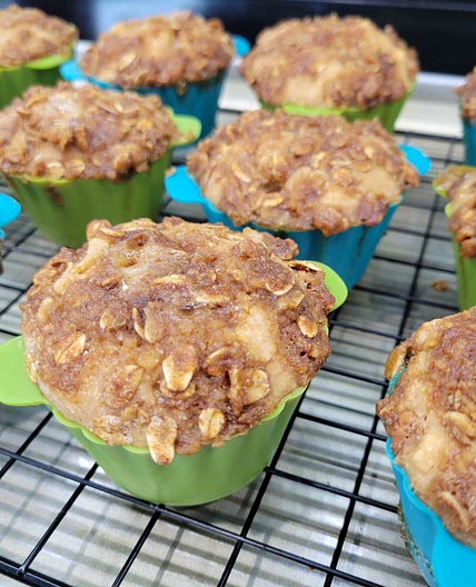 Skinny Caramel Apple Muffins with Crumb Topping