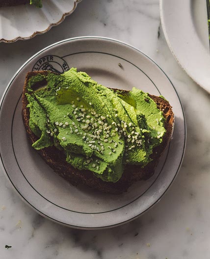 Pea Hummus and our review of the Vitamix S30 Space Saving Blender