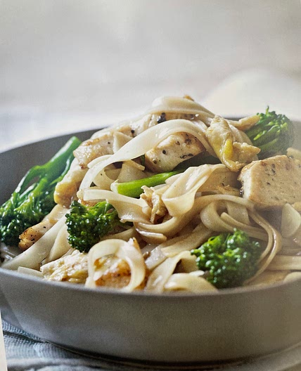 Chicken stir fry with rice noodles 