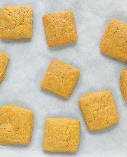 Low FODMAP Cheddar Cheese Crackers