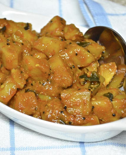 Potato Vindaloo Recipe (Spicy Goan Potato Curry)