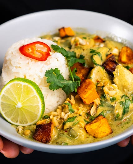 Squash, Chicken and Cashew Nut Curry by Pureety