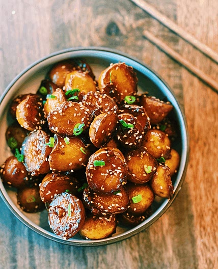 Asian Honey Garlic Potatoes (Only 5 Ingredient!) - Tiffy Cooks